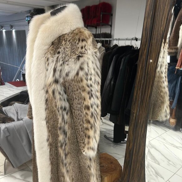 LYNX - with Pearl FOX trim, (American Lynx) size medium normally 12900 now 2995 - Picture 3 of 4